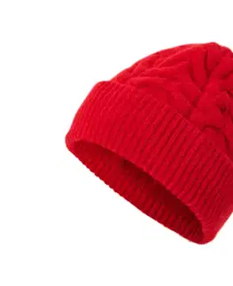 Pletená čiapka s vrkočovým vzorom