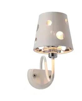 Nástenná lampa Batley Ledea s otvormi v bielej farbe