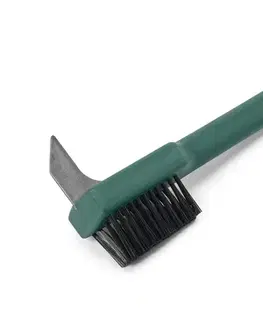 Záhradná kefa na čistenie škár