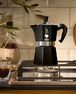 Kávovar na moka kávu Bialetti Moka Express, 190 ml, čierny