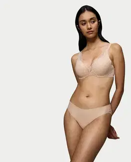 Podprsenka s kosticami Triumph Body Makeup Illusion Lace, Satin Cream