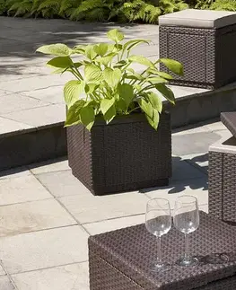 DEOKORK Záhradný ratanový taburet CUBE (hnedý) ZADARMO PODUŠKA