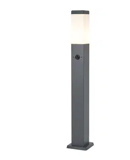 Vonkajšia lampa tmavosivá s opálovým sklom 80 cm IP44 so zásuvkou a snímačom pohybu - Malios