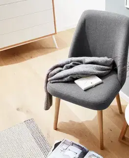 Čalúnená jedálenská stolička