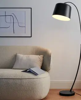 Oblúková lampa z kovu
