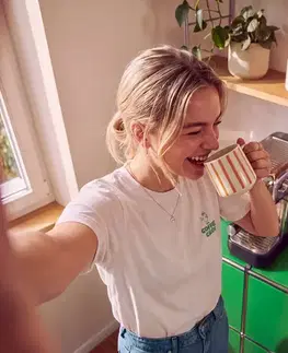 Hrnček na kávu, prúžkovaný​