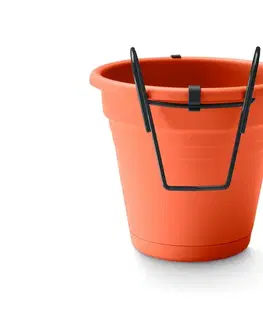 Kvetináč s držiakom na zavesenie na balkón