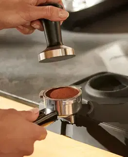 Tamper, čierny