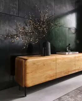 DELIFE TV stolík Shavani 220 cm akácia prírodná 4 dvierka podstava v tvare L kov čierna