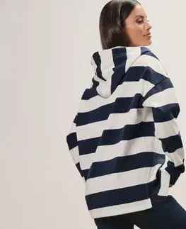 Pásikavá mikina s kapucňou