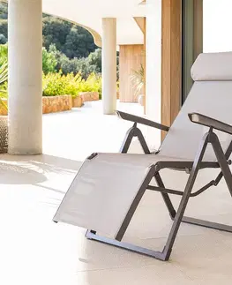 DEOKORK Hliníkové kreslo relaxačné MALTA (šedo-hnedá)