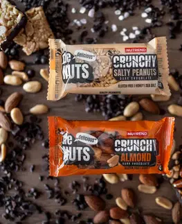 Nutrend DeNuts Crunchy 40g slané arašidy v horkej čokoláde