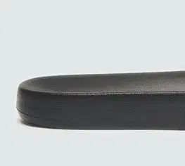 Oakley B1B Slide 2.0 Veľkosť: 44 EUR