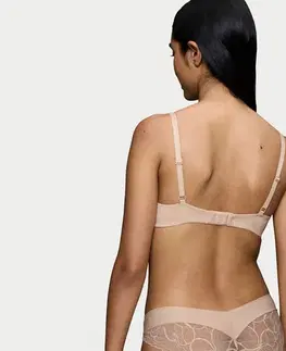 Podprsenka s kosticami Triumph Body Makeup Illusion Lace, Satin Cream