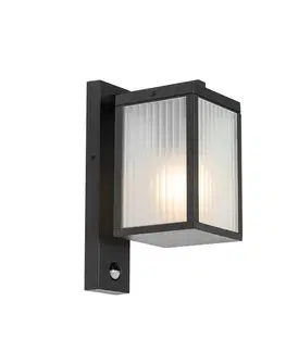 Vonkajšia nástenná lampa čierna s rebrovaným sklom a senzorom pohybu - Charlois