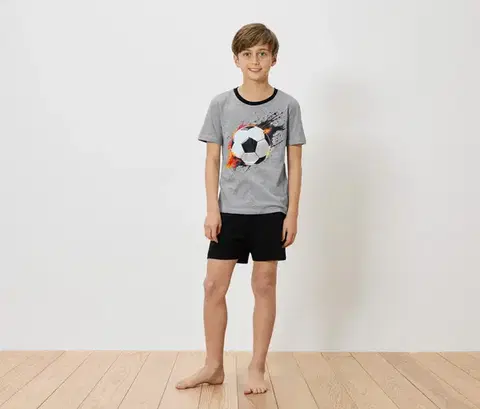 Krátke detské pyžamo s futbalovým motívom