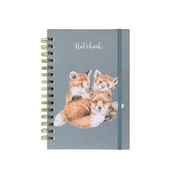 Zápisník s hrebeňovou väzbou A5 "Snug as a Cub" Wrendale Designs – líšky