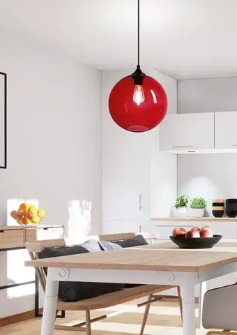 Stropná lampa Edison s červenou sklenenou guľou