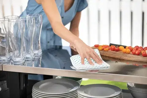 Záhradný stôl / skriňa s drezom UNITY CHEF 415L grafit Keter