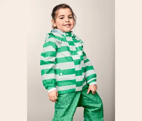 Bunda do dažďa z recyklovaného materiálu
