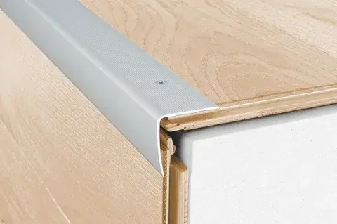 Schodový profil 35 x 35 mm (skrutkovací) Inox E07