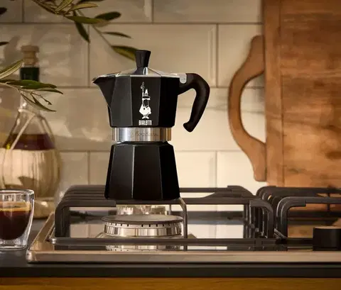 Kávovar na moka kávu Bialetti Moka Express, 190 ml, čierny