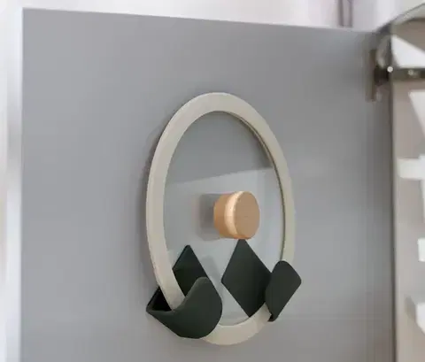 4 držiaky na stenu na pokrievky