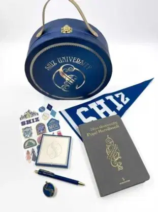 Wicked: Shiz University Deluxe Gift Set - Editions Insight