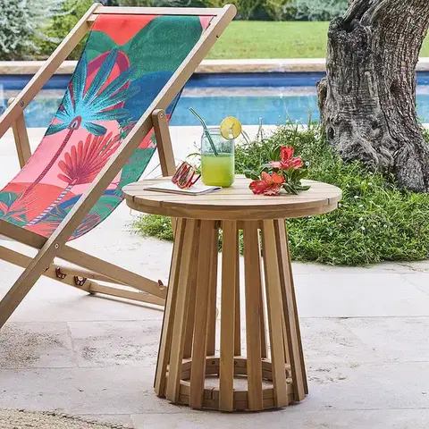 DEOKORK Luxusný stolík z akácie XENIA ⌀ 50 cm