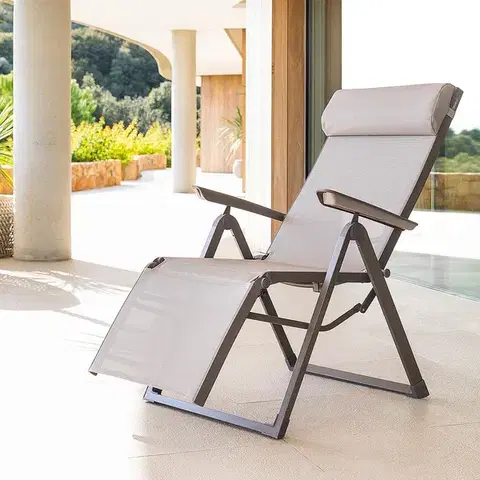 DEOKORK Hliníkové kreslo relaxačné MALTA (šedo-hnedá)