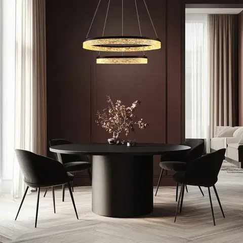 Očarujúca závesná lampa FROZI – čierne tienidlo s kryštálmi – moderný LED luster do luxusnej obývačky