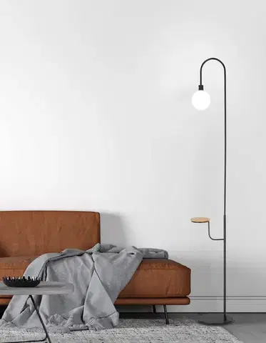 Stojaca lampa čierna polica 173 cm Vanity