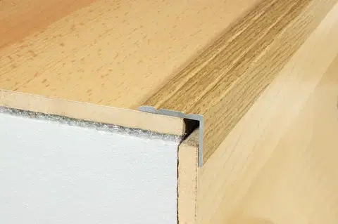 Schodový profil 25 x 20 mm (samolepiaci) Dub E09